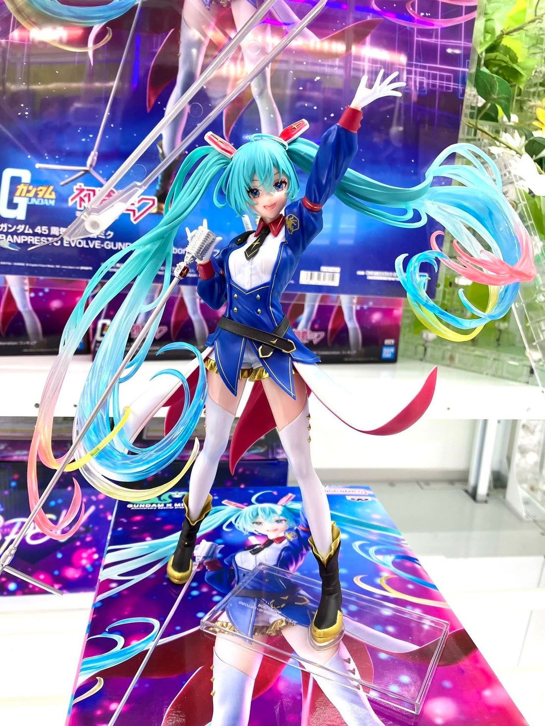Hatsune Miku x Gundam 45th Anniversary Collaboration Figure by Banpresto